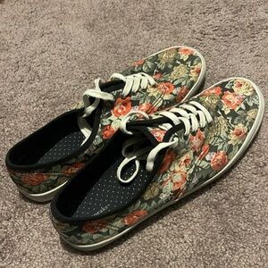 Women’s floral canvas sneakers shoes size 10
